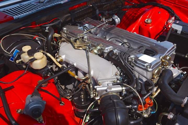 Moteur voiture ancienne Les Ancizes-Comps