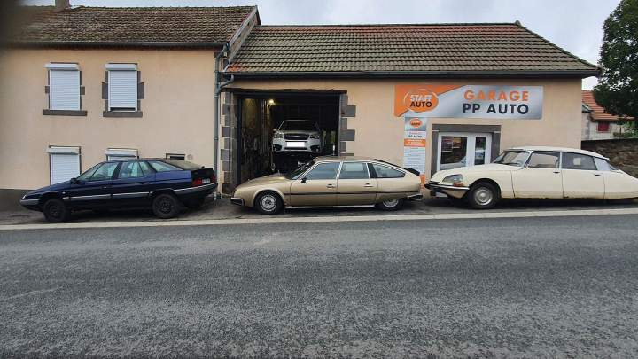 Voiture ancien modèle Les Ancizes-Comps